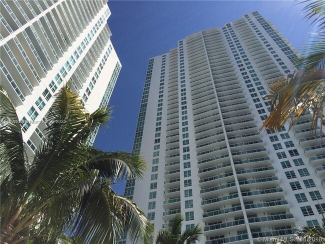 Building Photo - 951 Brickell Ave