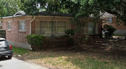 Building Photo - 2535 Hiawatha St