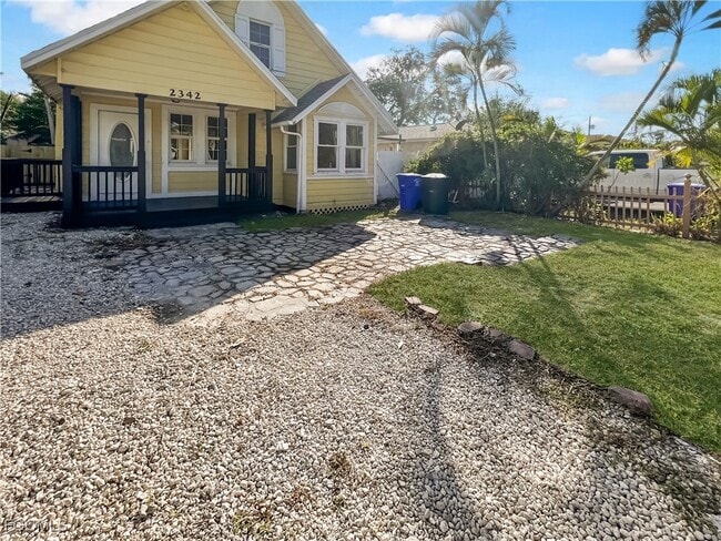 Foto del edificio - 2342 Stella St