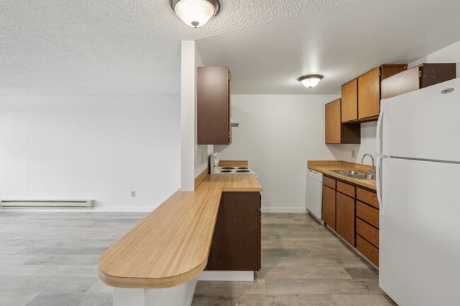 Building Photo - Highlands Apartments