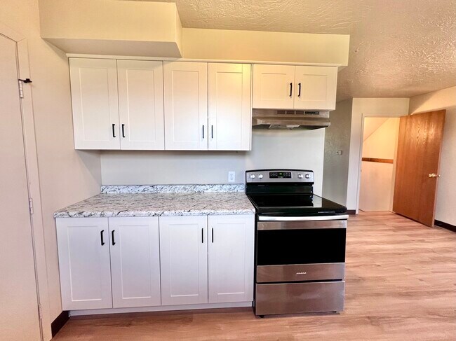 Foto del edificio - 730 Crestview Dr
