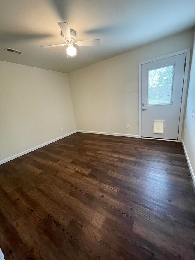 Building Photo - All Inclusive | 3 Bedroom | 2 Bathroom | D...