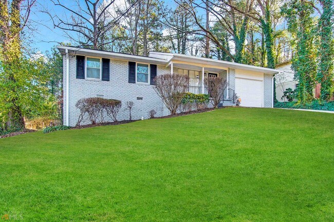 Building Photo - 2830 Battle Forrest Dr