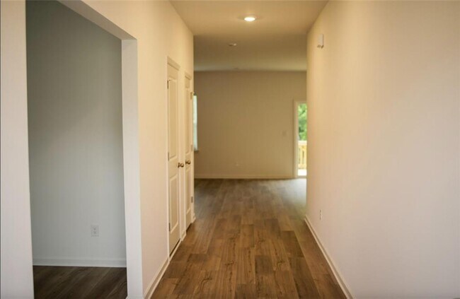 Building Photo - 245 Red Dragon Dr