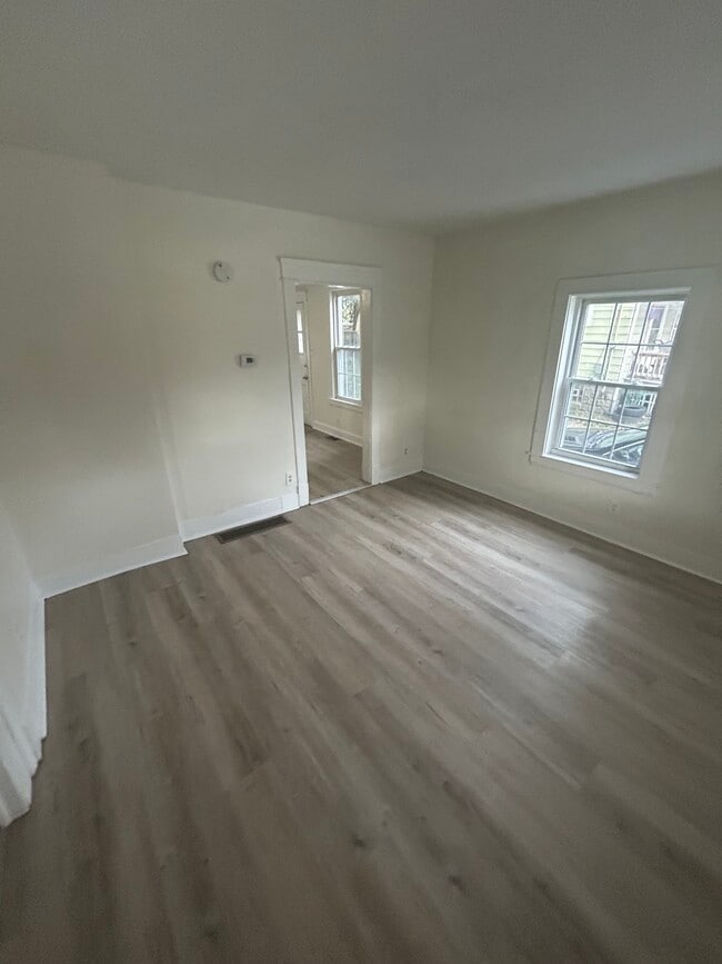 Foto del edificio - 2349 Elyria Ave