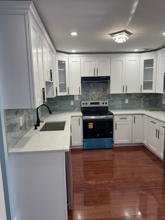 Building Photo - 461 Hulett St