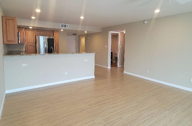Photo - 101 S Gulfstream Ave Apartment