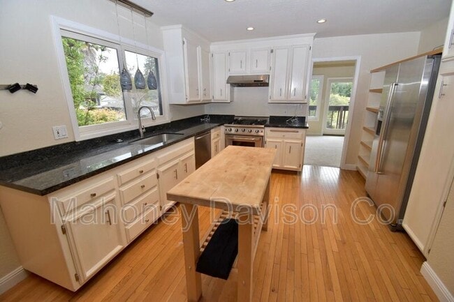 Building Photo - 529 Joelle Heights