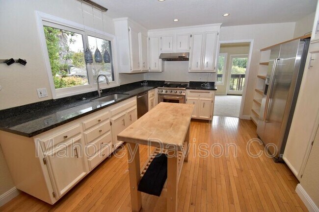 Foto del edificio - 529 Joelle Heights