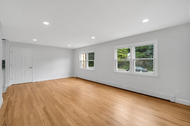 Building Photo - 320 Leonia Ave