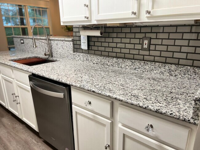 Building Photo - 52 Harbour Heights Dr