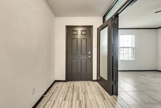 Foto del edificio - 1601 Megan Creek Dr