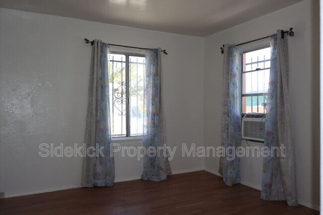 Foto del edificio - 963 E 67th St