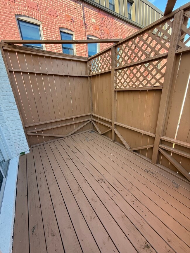 Building Photo - 1927 17th St NW