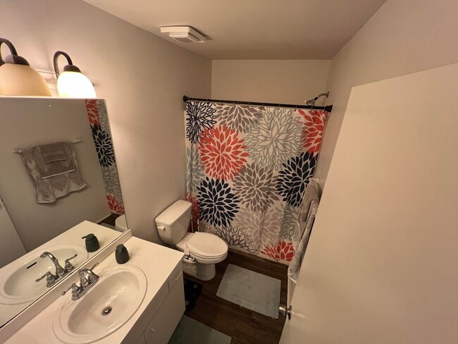 Foto del edificio - 2825 Stoneway Ln