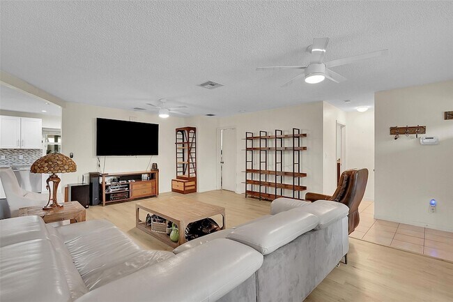 Building Photo - 4540 SW 26th Terrace