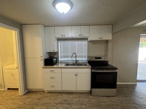 Building Photo - 1025 E Fort Pierce Dr