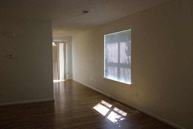 Foto del edificio - 3 Bedrooms, 2.5 Baths & a Layout Designed for Living