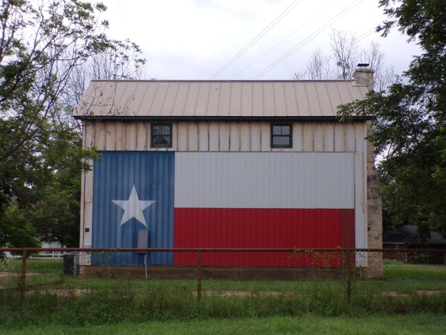 Building Photo - 1301 Pecan Valley Dr