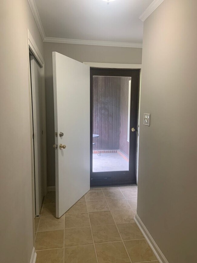 Foto del edificio - 3 Bedroom Located Near Four Seasons Mall