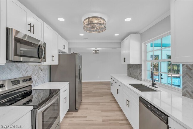 Building Photo - 5230 Sarasota Ct