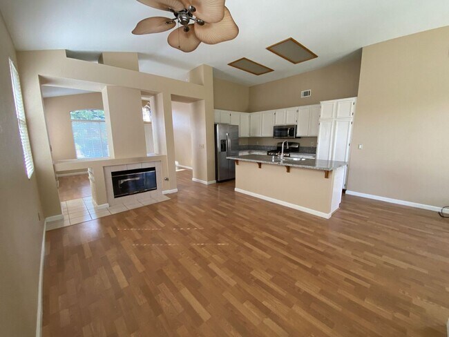 Foto del edificio - Beautiful 3 Bed/2 Bath Home in Silver Creek