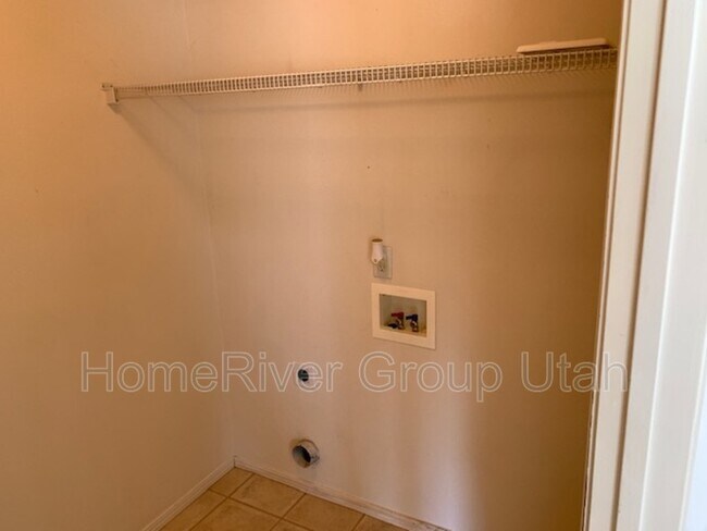 Building Photo - 1829 N Cavallo Dr