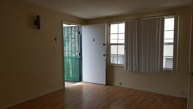 Building Photo - 981 S Wilton Pl