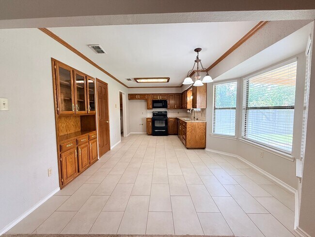 Building Photo - 8041 Miles Dr