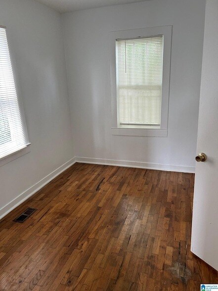 Foto del edificio - 1529 1st Ave SW