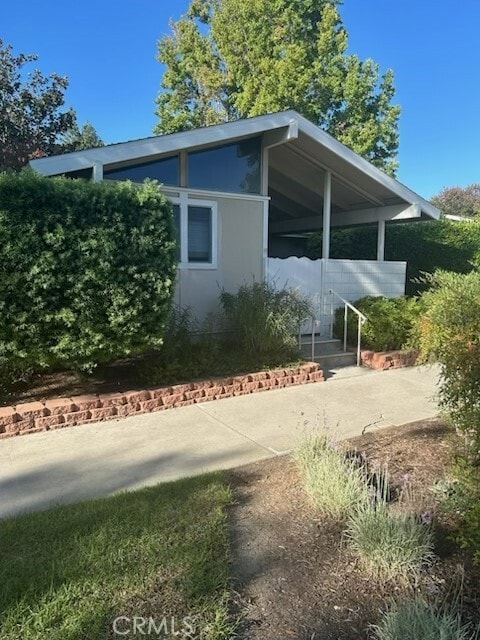 Building Photo - 542 Via Estrada