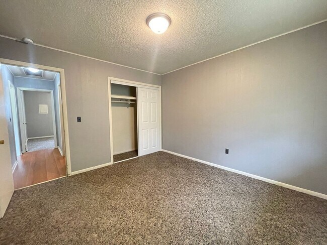 Building Photo - 5364 S Hutchinson Ave