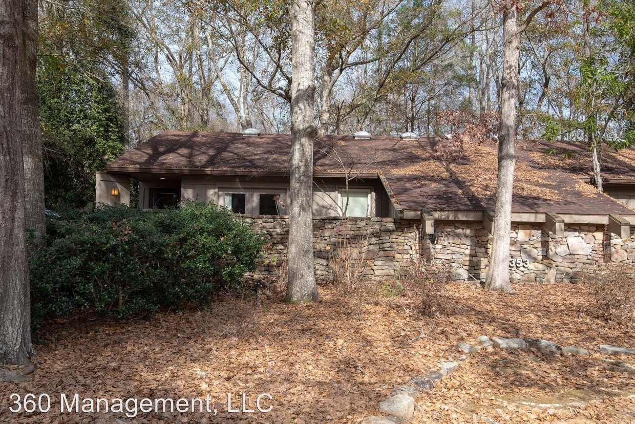 Primary Photo - 1351-1353 Hampton Dr