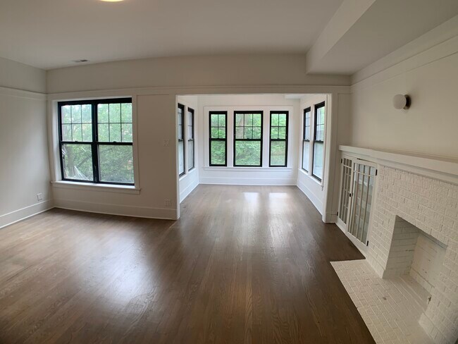 Building Photo - 6333 N Wayne Ave