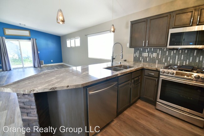 Building Photo - 3 br, 2 bath House - 3934 Mindy St.