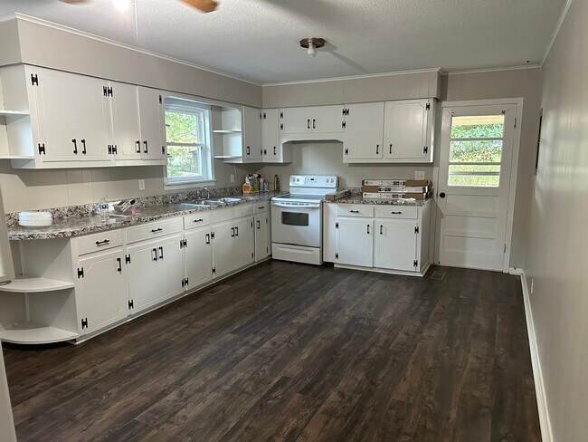 Kitchen/dining room - 893 County Road 174