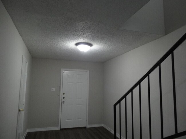 Foto del edificio - 15523 Weldon Dr