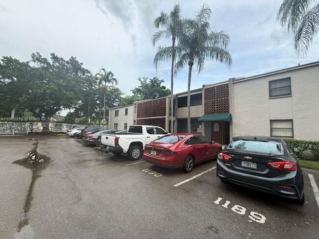 Foto del edificio - 4220 Inverrary Blvd