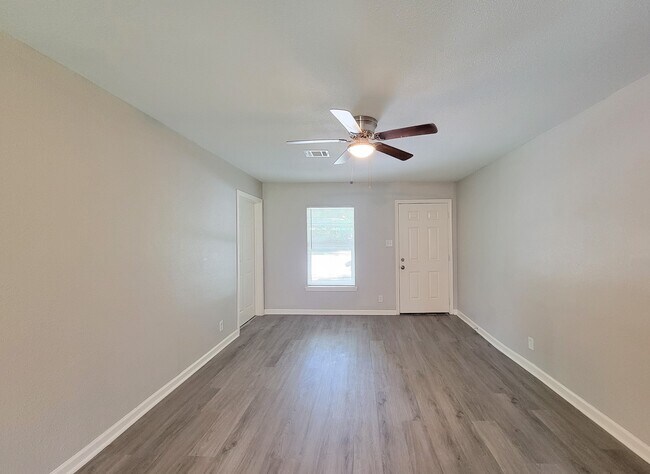 Foto del edificio - 2810 Forest Oaks Dr