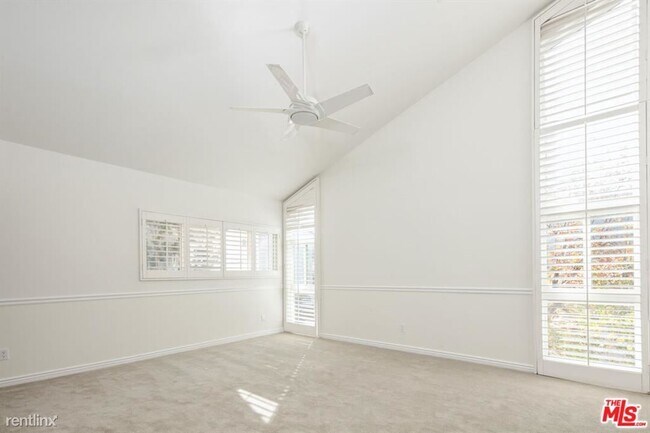 Building Photo - 2 br, 2.5 bath House - 1578 Palisades Dr