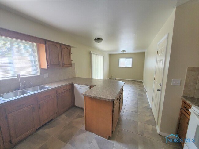 Building Photo - 1531 Eaton Dr