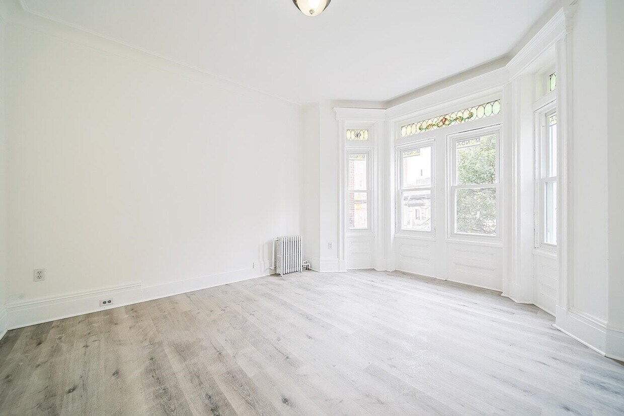 Primary Photo - 5302 Hudson Ave