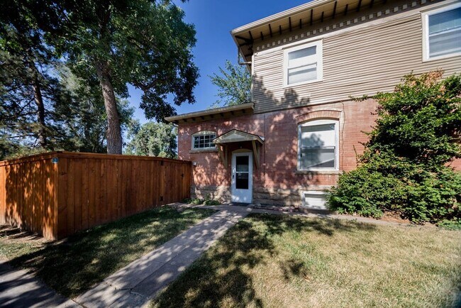 Foto del edificio - 223 E Plum St