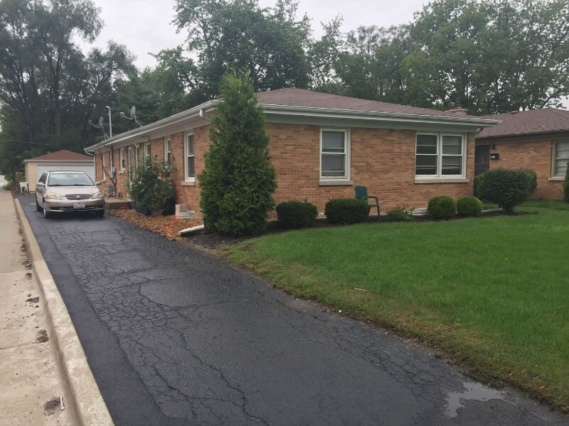 Primary Photo - 923 E Roosevelt Rd