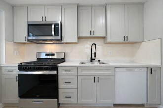 Building Photo - 1063 Tacoma St