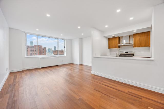 Foto principal - 1 bedroom in NEW YORK NY 10280