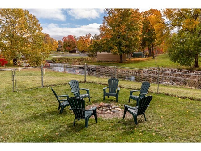 Foto del edificio - 18005 Marina Way