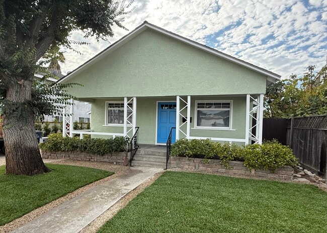 Building Photo - 13527 S Raymond Ave