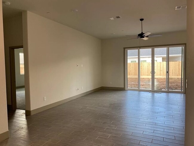 Foto del edificio - 2467 Valverde Dr