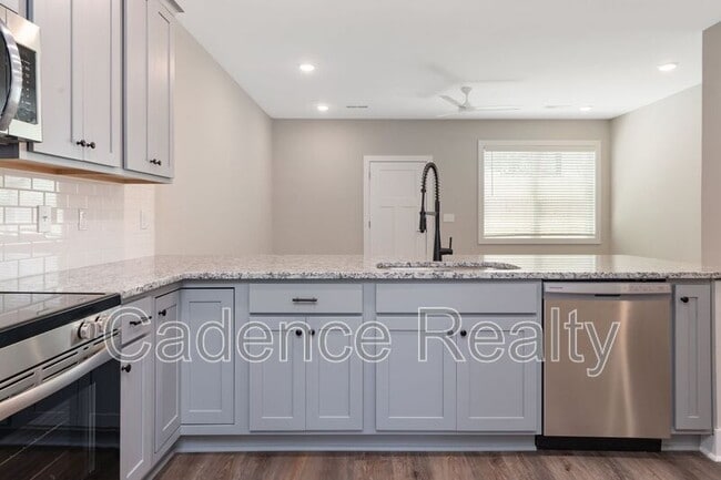 Photo - 1723 Perimeter Lp House